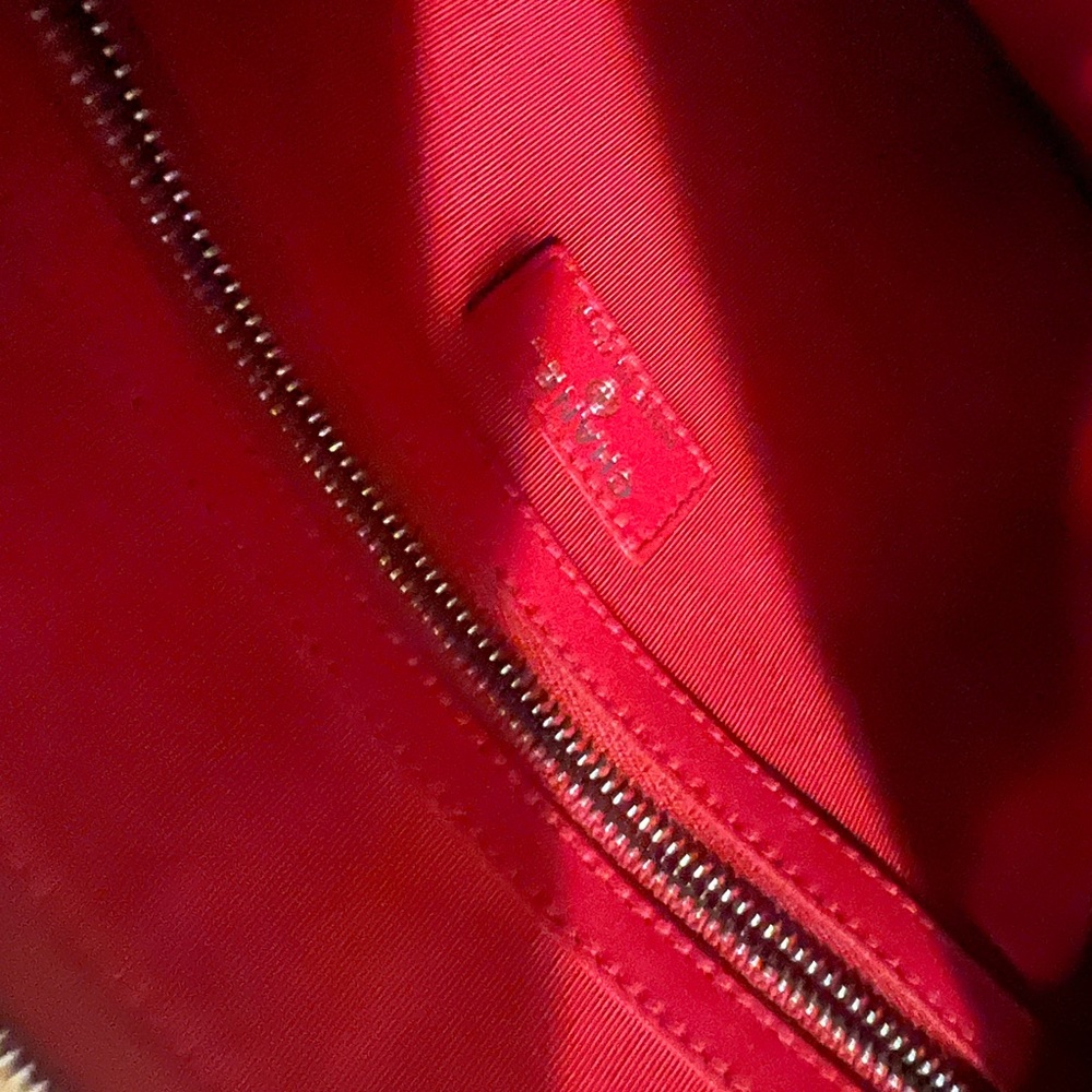 Chanel lambskin clutch with charms - Picture 3 of 7